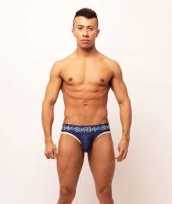 Sukrew Classic V-Thong Navy/Cream - Maat M - Sexy Heren Ondergoed - Erotische String Voor Mannen 15 Sukrew Classic V-Thong Navy/Cream - Maat M - Sexy Heren Ondergoed - Erotische String Voor Mannen -Merkloos Soldes 1011x1200 2